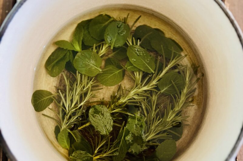 DIYローズマリーヘアーウォーター